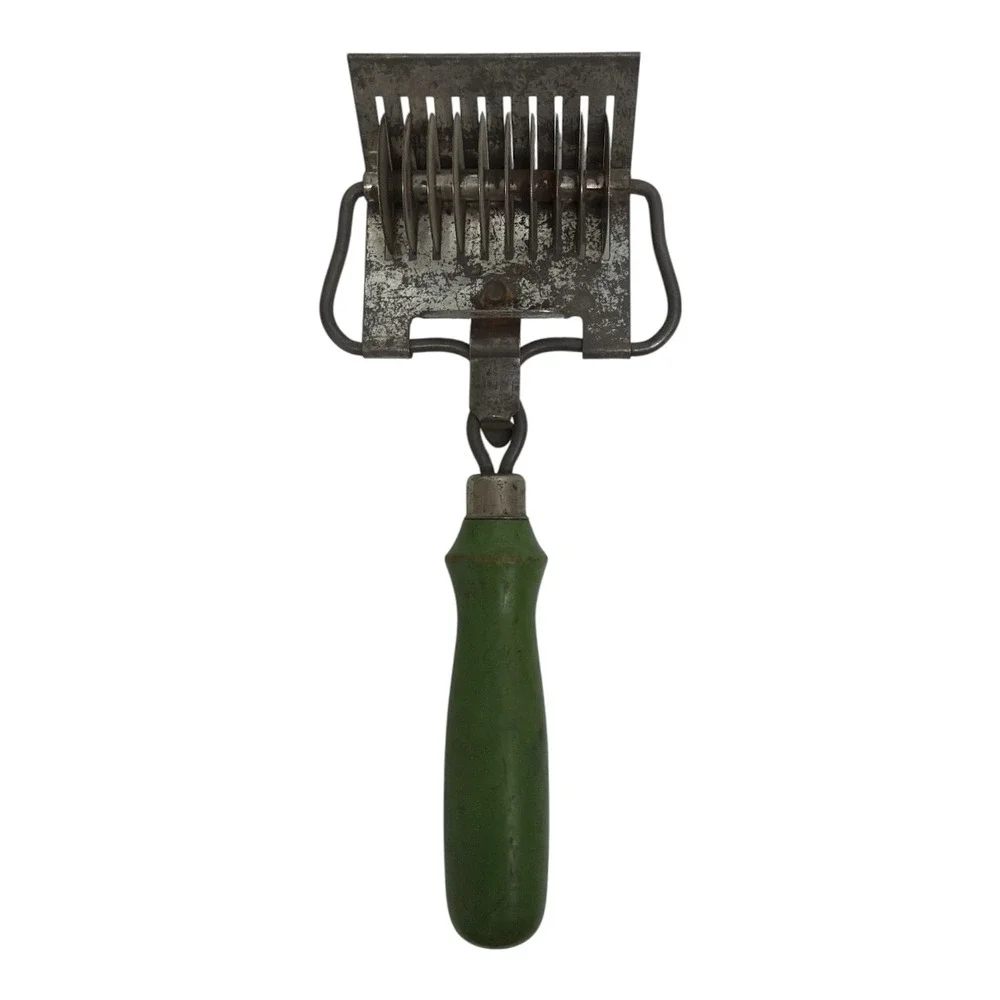 Kitchen Pasta Noodle Cutter Green Wood Handle Stainless Steel Vintage